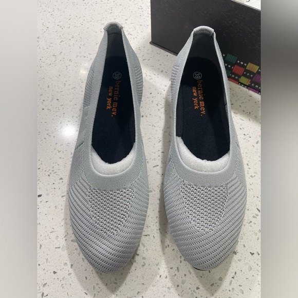 Bernie Mev Womans NIKKI Comfort SlipOns Sz 7.5 Knit Ballet Flats Light Gray NEW - Picture 8 of 12